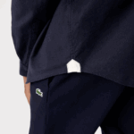 Lacoste חולצת כותנה אוקספורד מכופתרת DZ4D0D507 כחול כהה 423 גברים - Image 7