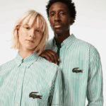 Lacoste חולצת כותנה גדולה בגזרה רגועה DZ4D0D411 לבן ירוק 737 גברים - Image 2