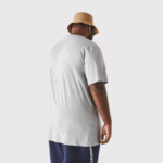 Lacoste חולצת פולו כותנה עם צווארון V בגזרה רגילה (בתוספת מידה) DZ4D0D765 chine אפור cca גברים - Image 3