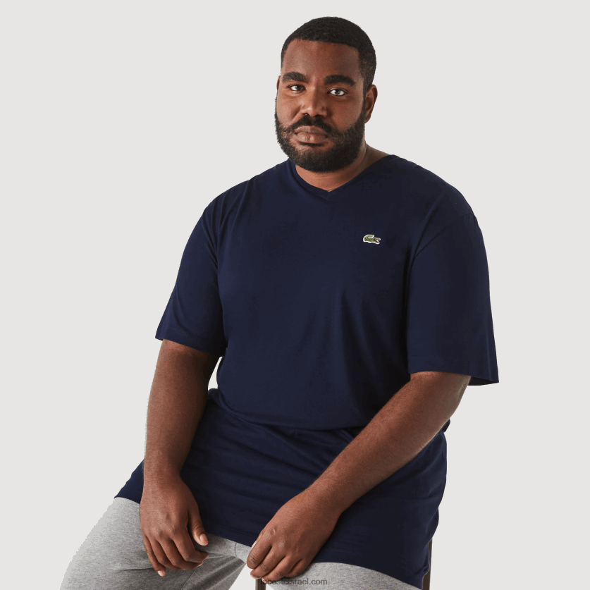 lacoste_d797d795d79cd7a6d7aa_d7a4d795d79cd795_d79bd795d7aad7a0d794_d7a2d79d_d7a6d795d795d790d7a8d795d79f_v_d791d792d796d7a8d7.png Lacoste חולצת פולו כותנה עם צווארון V בגזרה רגילה (בתוספת מידה) DZ4D0D732 כחול כהה 166 גברים - Image 1