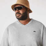 Lacoste חולצת פולו כותנה עם צווארון V בגזרה רגילה (בתוספת מידה) DZ4D0D765 chine אפור cca גברים