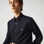 Lacoste חולצת פופלין מכותנה בגזרה דק בגזרה DZ4D0D1487 כחול כהה hde גברים - Image 7