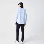 Lacoste חולצת פופלין עם פסים בגזרה דקיקה DZ4D0D400 לבן כחול f6z גברים - Image 3