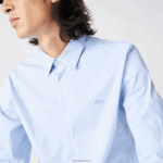 Lacoste חולצת פופלין עם פסים בגזרה דקיקה DZ4D0D400 לבן כחול f6z גברים - Image 6