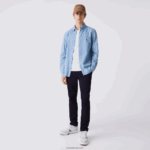 Lacoste חולצת צ'מברי מכותנה בגזרה דקיקה DZ4D0D1572 כחול uex גברים - Image 4