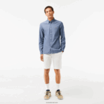 Lacoste חולצת צ'מברי מכותנה בגזרה דקיקה DZ4D0D1573 כחול cdz גברים - Image 2