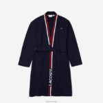 Lacoste חלוק פיקה מכותנה להקת טריקולור DZ4D0D1571 כחול כהה 166 גברים - Image 4