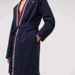 Lacoste חלוק פיקה מכותנה להקת טריקולור DZ4D0D1571 כחול כהה 166 גברים - Image 5