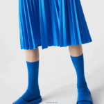 Lacoste חצאית קפלים גולשת במותן אלסטית DZ4D0D2600 ptv כחול נשים - Image 5