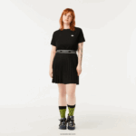 Lacoste חצאית קפלים גמישה במותן DZ4D0D2352 שחור 031 נשים - Image 8