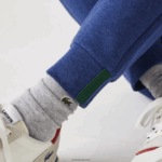 Lacoste מכנסי אימונית של אימונית בגזרת כותנה מחוסמת בגזרה דקיקה DZ4D0D1140 כחול chine hjd גברים - Image 6