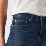Lacoste מכנסי ברמודה מכותנה ג'ינס נמתחת בגזרה דקיקה DZ4D0D1644 כחול mk9 גברים - Image 4