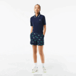 Lacoste מכנסי ברמודה עם הדפסה קלת משקל של גולף DZ4D0D2447 כחול כהה 166 נשים