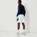 Lacoste מכנסי ברמודה קצרי צמר להקות עם אותיות DZ4D0D1602 לבן כחול vl3 גברים - Image 3