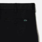 Lacoste מכנסי ברמודה קצרים מכותנה אורגנית מתיחה בכושר רגיל DZ4D0D435 שחור 031 גברים - Image 6