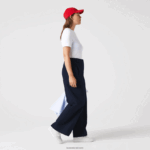 Lacoste מכנסי גברדין מכותנה DZ4D0D2652 כחול כהה 166 נשים - Image 11