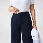 Lacoste מכנסי גברדין מכותנה DZ4D0D2652 כחול כהה 166 נשים - Image 3