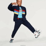 Lacoste מכנסי ג'וגינג בצבע רצועת מותן DZ4D0D3266 כחול כהה 166 ילדים - Image 2