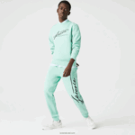 Lacoste מכנסי ג'וגינג מכותנה בהדפס חתימה ותנין DZ4D0D1066 ירוק hcv גברים