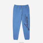 Lacoste מכנסי ג'וגינג מכותנה בהדפס חתימה ותנין DZ4D0D1067 כחול chin hg3 גברים - Image 5