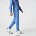 Lacoste מכנסי ג'וגינג מכותנה בהדפס חתימה ותנין DZ4D0D1067 כחול chin hg3 גברים - Image 6