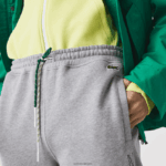 Lacoste מכנסי ג'וגינג מכותנה בהדפס חתימה ותנין DZ4D0D1065 אפור chine 4jv גברים - Image 8