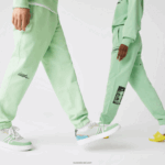 Lacoste מכנסי ג'וגינג מכותנה בהדפס מורשת חי DZ4D0D1136 הי ירוק גברים - Image 7