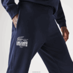 Lacoste מכנסי ג'וגינג מכותנה במיתוג תנין DZ4D0D1095 כחול כהה 166 גברים - Image 4