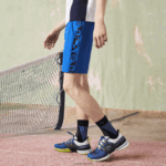 Lacoste מכנסי טניס קצרים בהדפס ניגודיות DZ4D0D1537 כחול שחור 6j4 גברים - Image 2