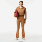 Lacoste מכנסי טרנינג בהדפס מונוגרמה DZ4D0D2536 בז' חום zwm נשים