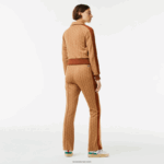 Lacoste מכנסי טרנינג בהדפס מונוגרמה DZ4D0D2536 בז' חום zwm נשים - Image 3