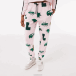 Lacoste מכנסי טרנינג בהדפס קומיקס DZ4D0D2569 ורוד בהיר t03 נשים - Image 2