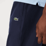 Lacoste מכנסי טרנינג דוחי מים בכושר רגיל DZ4D0D332 כחול כהה 166 גברים - Image 5