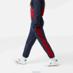 Lacoste מכנסי טרנינג להקת קונטרסט DZ4D0D3225 סיכה בורדו כחול כהה ילדים - Image 2