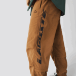 Lacoste מכנסי טרנינג מיתוג במידות גדולות בניגוד DZ4D0D1002 חום z0w גברים - Image 6
