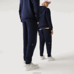 Lacoste מכנסי טרנינג מכותנה אורגנית DZ4D0D1049 כחול כהה 166 גברים - Image 3