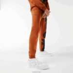 Lacoste מכנסי טרנינג מכותנה עם אותיות ניגודיות DZ4D0D1037 חום 3pb גברים - Image 2