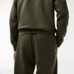 Lacoste מכנסי טרנינג מכותנה עם אותיות ניגודיות DZ4D0D1038 ירוק חאקי s7t גברים - Image 6