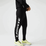 Lacoste מכנסי טרנינג ממותגים בגזרה דקיקה DZ4D0D973 שחור 031 גברים - Image 2