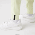 Lacoste מכנסי טרנינג ממותגים בגזרה דקיקה DZ4D0D974 צהוב 6gd גברים - Image 4