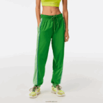 Lacoste מכנסי טרנינג עם אפקט מחורר DZ4D0D2426 ירוק dbf נשים - Image 2