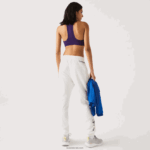 Lacoste מכנסי טרנינג עם הדפס ימי DZ4D0D2554 לבן 70V נשים - Image 4
