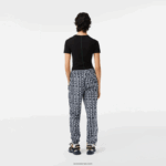 Lacoste מכנסי טרנינג עם הדפס לוגו DZ4D0D2395 שחור כחול לבן zi8 נשים - Image 3