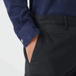 Lacoste מכנסי כותנה נמתחים קלאסיים בגזרה דקיקה DZ4D0D477 שחור 031 גברים - Image 2