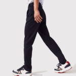 Lacoste מכנסי כותנה נמתחים קלאסיים בגזרה דקיקה DZ4D0D478 כחול כהה hde גברים - Image 6