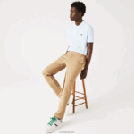 Lacoste מכנסי כותנה נמתחים קלאסיים בגזרה דקיקה DZ4D0D479 בז' 02s גברים