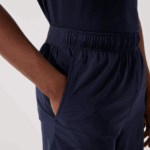 Lacoste מכנסי ספורט קלים במיוחד DZ4D0D1411 כחול כהה לבן 525 גברים - Image 7
