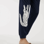 Lacoste מכנסי פיג'מה מתיחה מכותנה בהדפס קרוקודיל DZ4D0D1456 כחול כהה לבן 525 גברים - Image 4