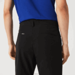 Lacoste מכנסי צ'ינס קלילים עמידים במים בכושר דק DZ4D0D1588 שחור 031 גברים - Image 9