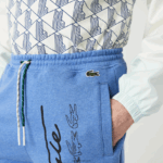 Lacoste מכנסי צמר כותנה בהדפס חתימה DZ4D0D1435 כחול chin hg3 גברים - Image 2
